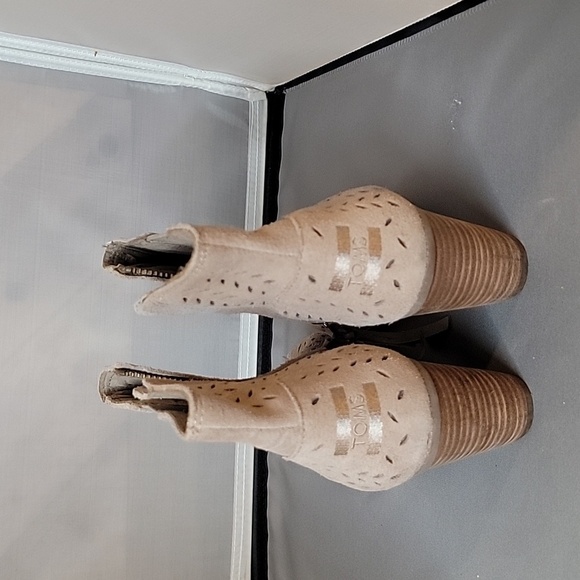 Toms 6.5 Taupe Peep-Toe Ankle Booties - Picture 6 of 7